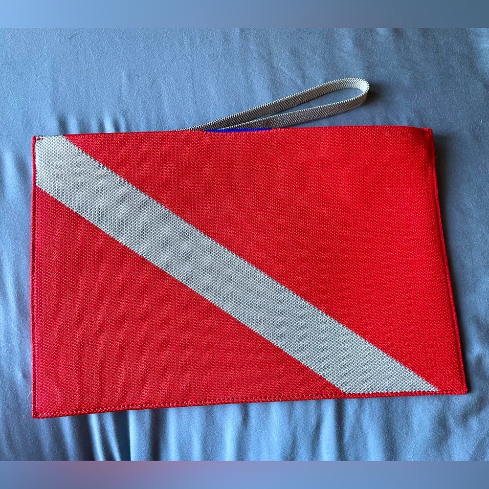 NWOT Bright Poppy Rothy’s The Essential Pouch (with magnets)